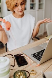 Woman experiencing brain fog symptoms while trying to focus at her desk